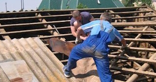 Демонтаж крыши в Осинниках - стоимость работ от 726 рублей за м2